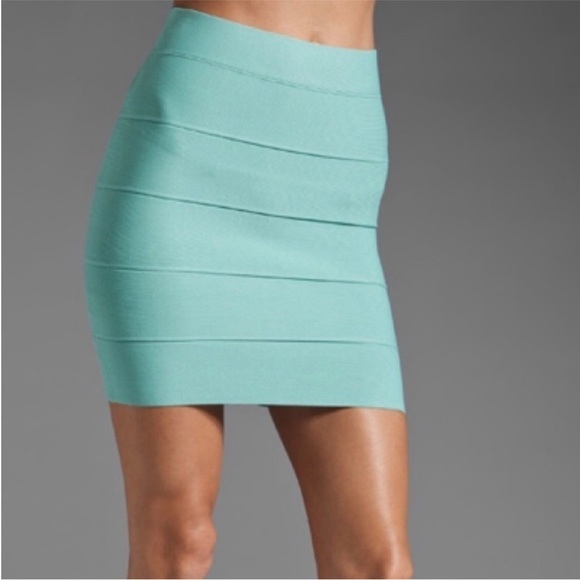 BCBGMaxAzria Simone Pull On Bandage Mini Skirt || Mint - Picture 2 of 6